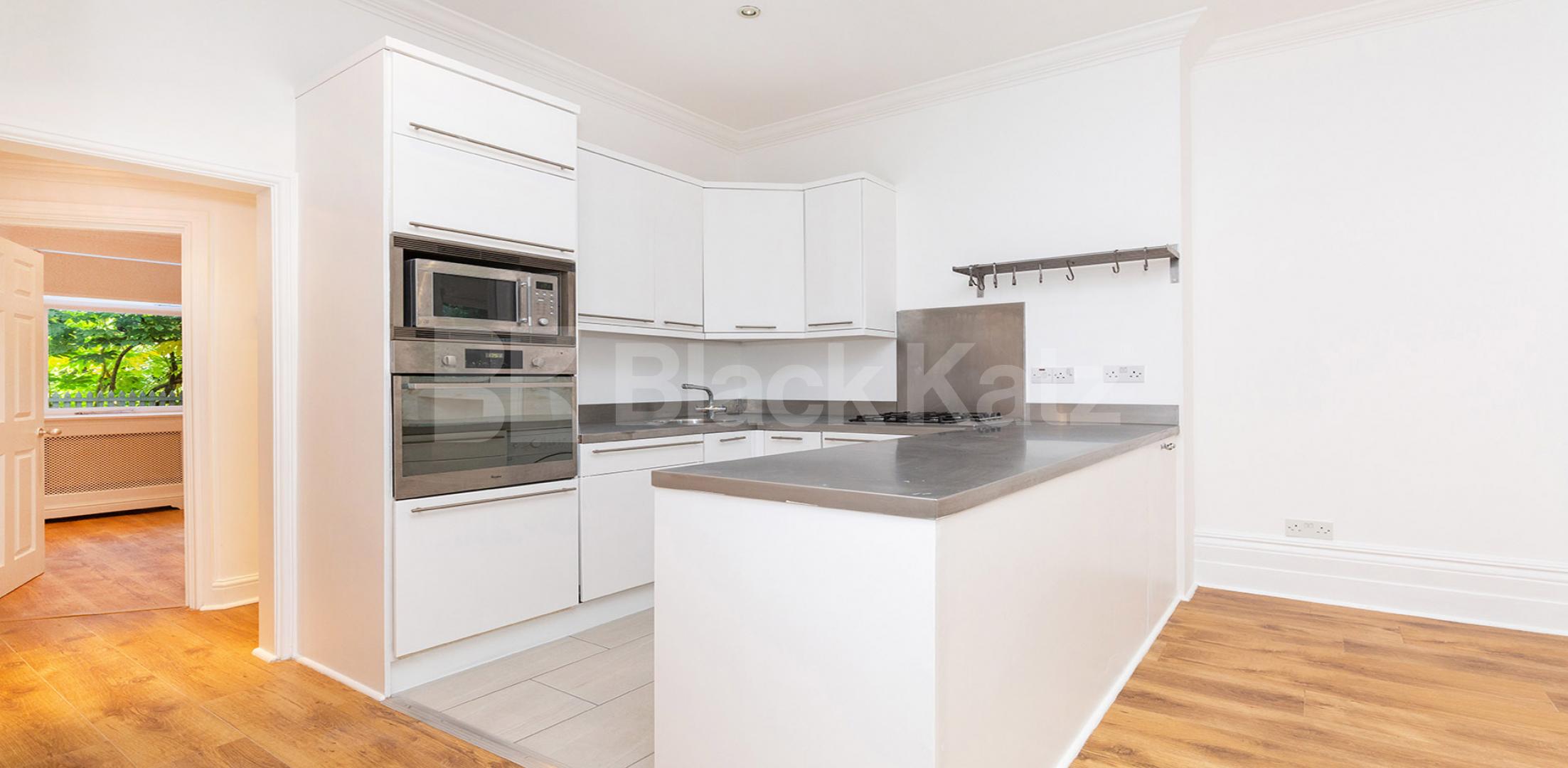 Amazing two bed with private garden and being a stoes throw to Primrose Hill. St Georges Terrace, Primrose Hill / Camden 
